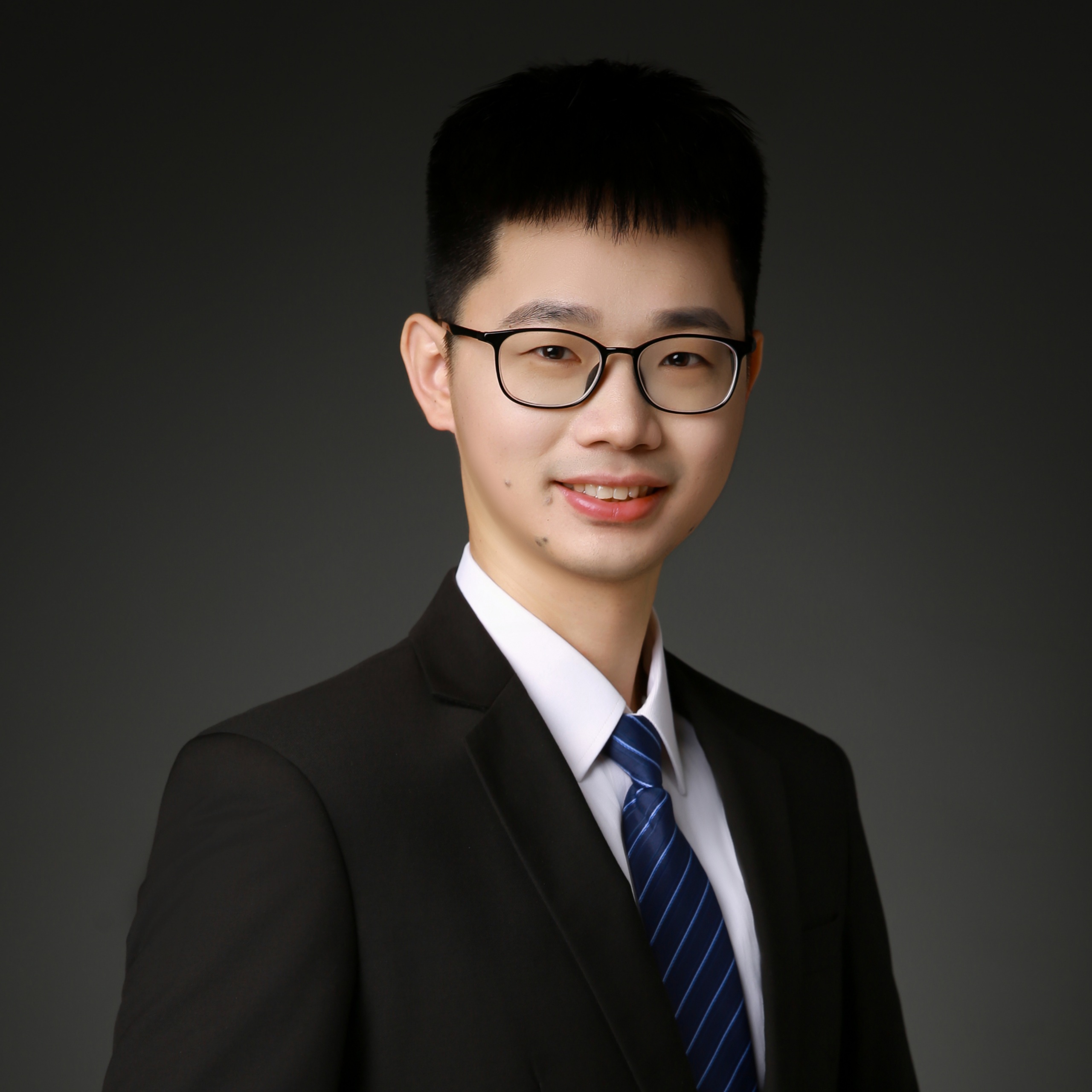 Portrait of Prof. Xinliang Wei